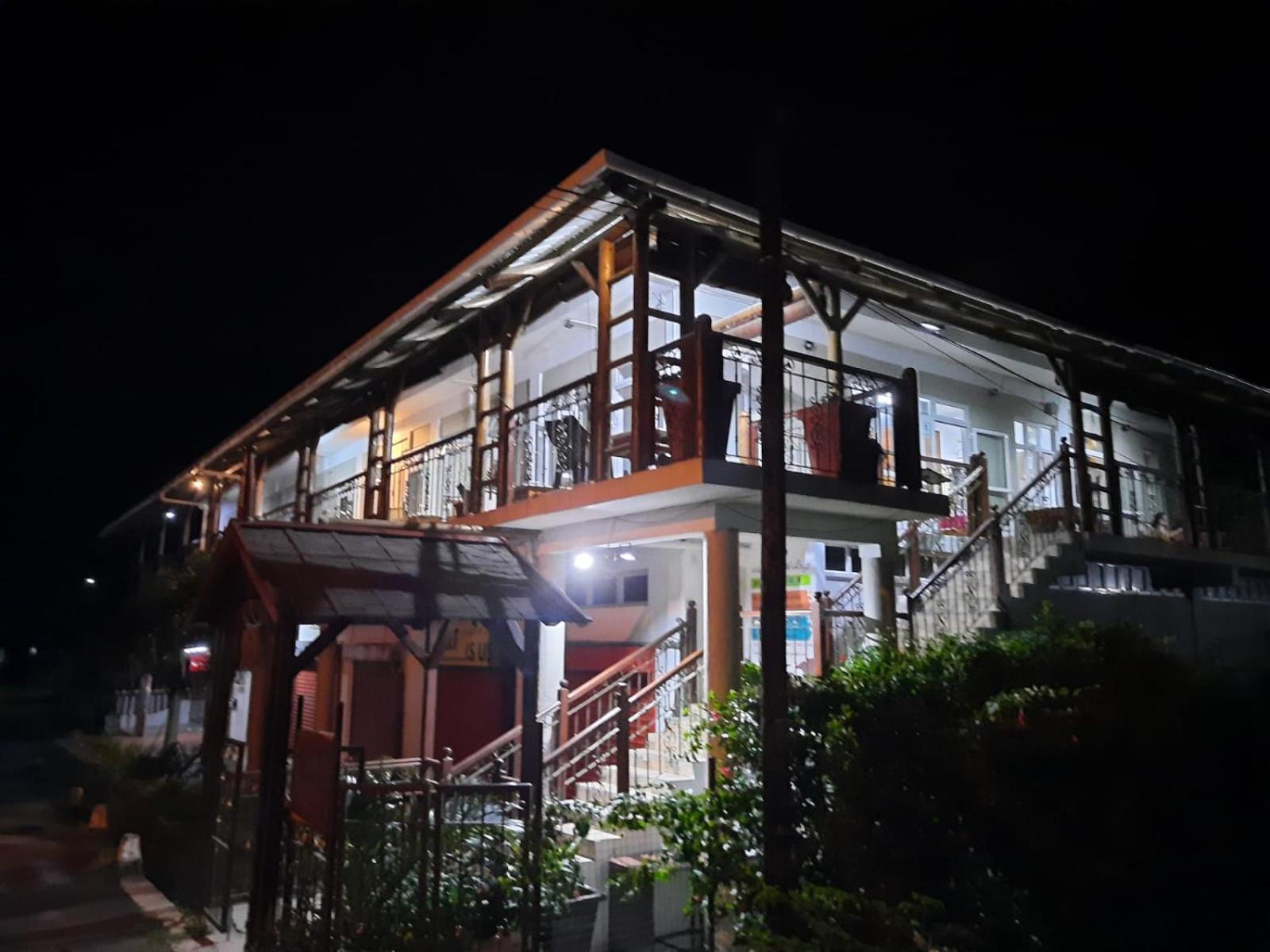 Coastal Lodge Πορτ Ματουρέν Εξωτερικό φωτογραφία